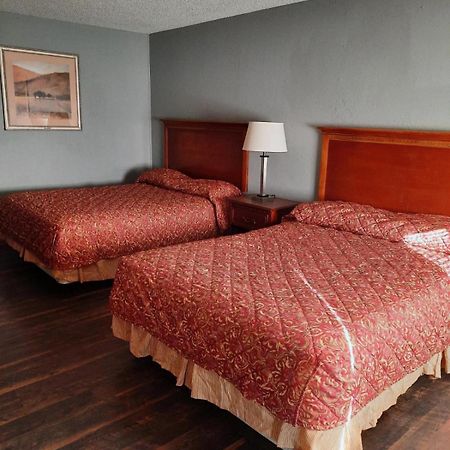 Hiway Inn Express エルクシティ エクステリア 写真