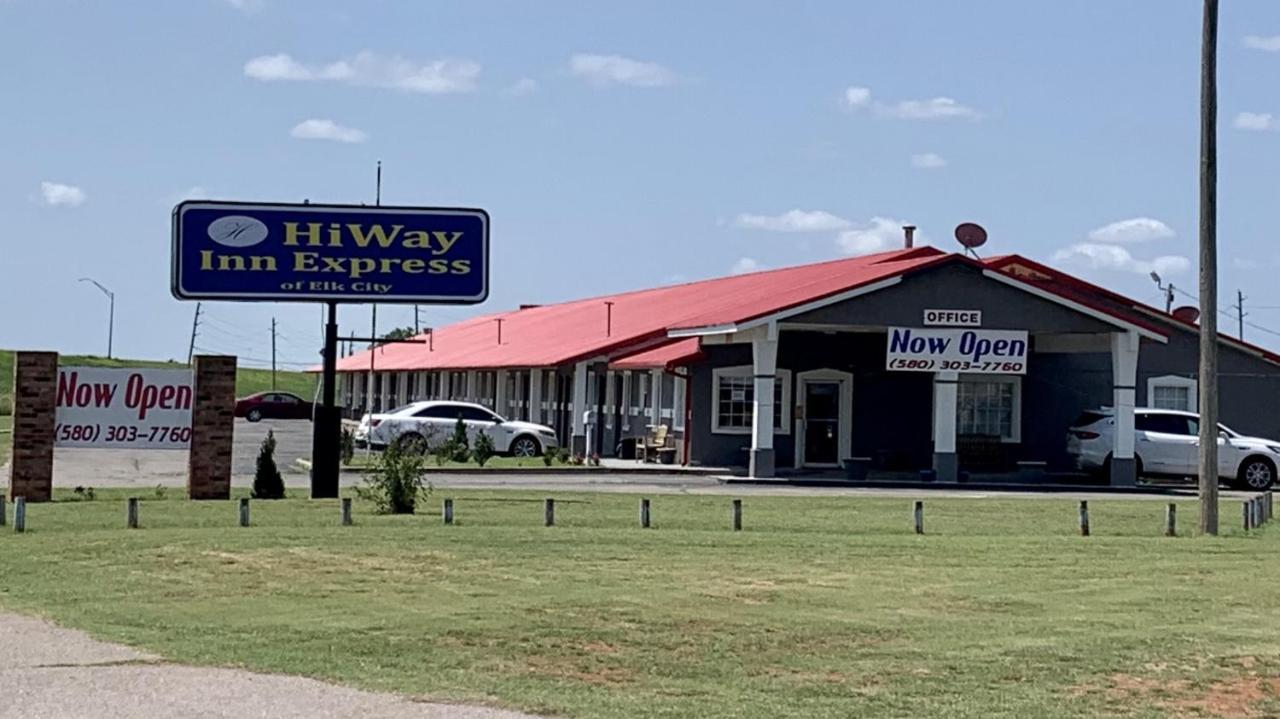 Hiway Inn Express エルクシティ エクステリア 写真